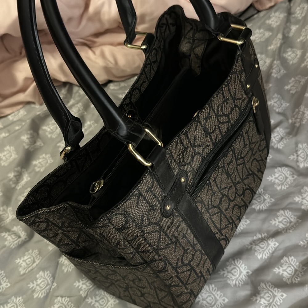 Calvin Klein purse - Picture 4 of 11